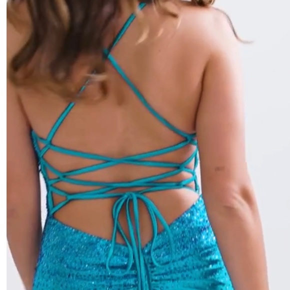 Faviana - RED homecoming dress - size 6 - worn once - Picture 3 of 4